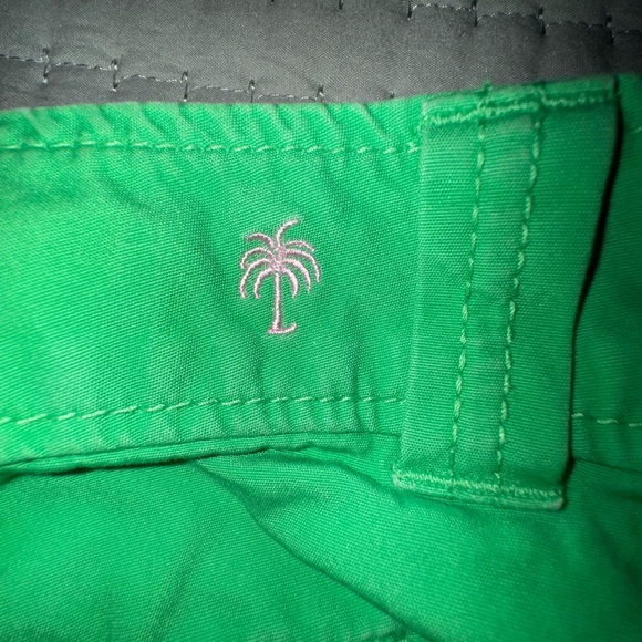 Lilly Pulitzer Resort Fit Green shorts. Size 6. GUC - Picture 12 of 12